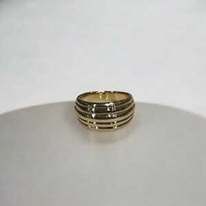 Elegant Gold Band Ring